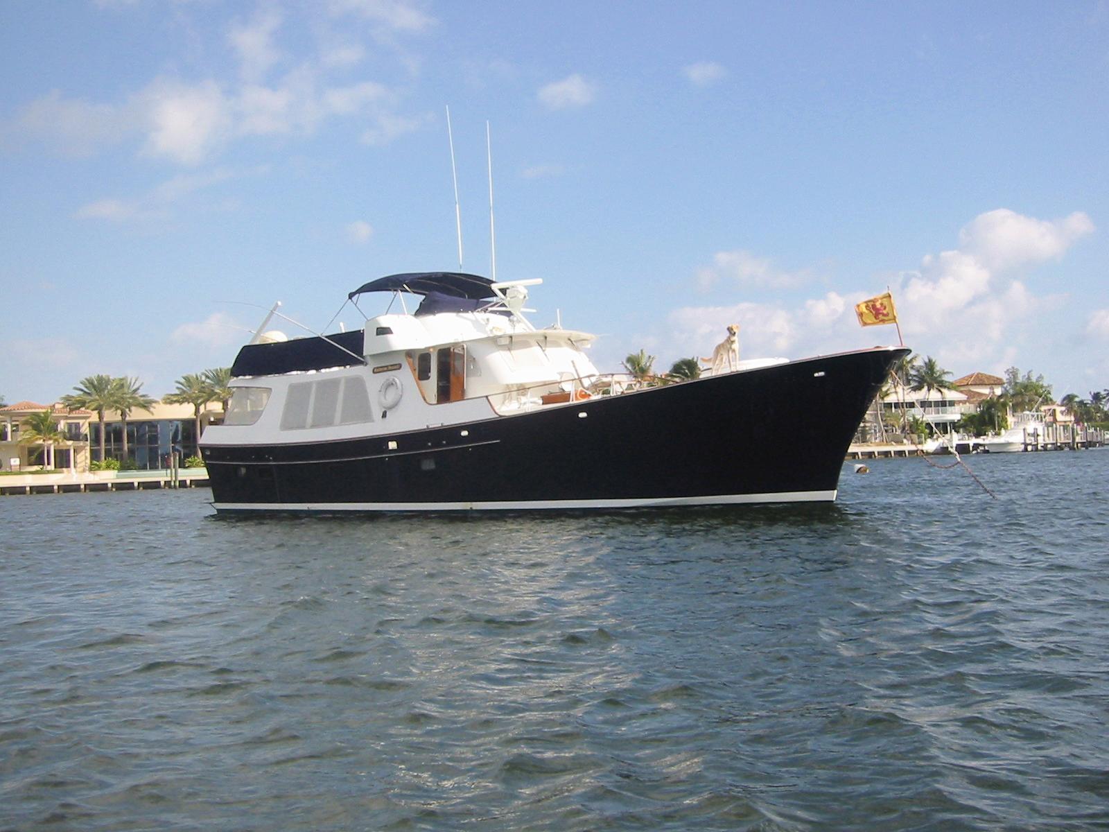 CatyHo motor yacht at anchor